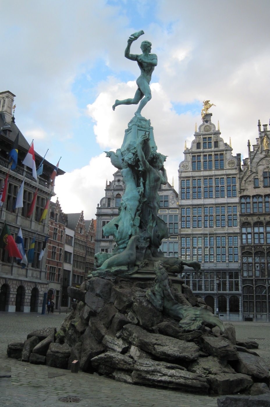 15- Anversa- Particolare della Fontana di Brabo di Jef Lambeaux- il giovane Silvius Brabo